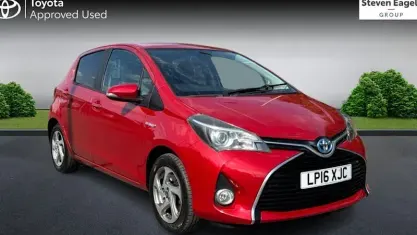 Used Toyota Yaris 101 HP (74 kW) 2016 Red Hatchback