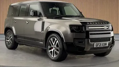 Used Land Rover Defender 300 HP (220 kW) 2024 Estate