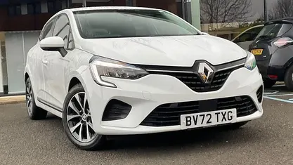 Used Renault Clio V Iconic 90 HP (66 kW) 2022 Hatchback