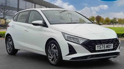 New Hyundai i20 Advanced 101 HP (74 kW) 2025 White Hatchback