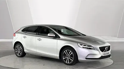 Used Volvo V40 Momentum 122 HP (89 kW) 2019 Hatchback