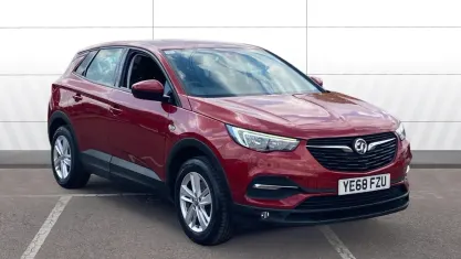 Used Vauxhall Grandland X 131 HP (96 kW) 2018 Red SUV