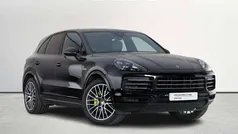 Jet black metallic Used 2020 Porsche Cayenne SUV | £50,990 (Fair price)