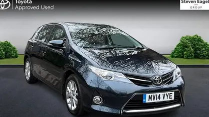 Used Toyota Auris 99 HP (72 kW) 2014 Hatchback