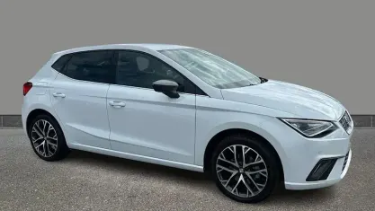 Begagnad Seat Ibiza XCELLENCE Lux 110 HK (80 kW) 2023 Vit Halvkombi