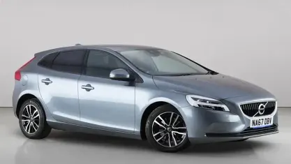 Used Volvo V40 Momentum 122 HP (89 kW) 2019 Hatchback