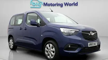 Begagnad Vauxhall Combo S 110 HK (80 kW) 2019 Blå Minibuss