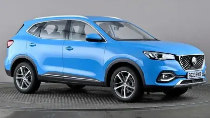 Begagnad MG HS Excite 162 HK (119 kW) 2023 Blå SUV