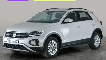 Käytetty VW T-Roc Life 110 HP (80 kW) 2023 Harmaa Katumaasturi