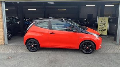 Używany Toyota Aygo X-cite 69 KM (50 kW) 2015 Pomarańczowy Hatchback