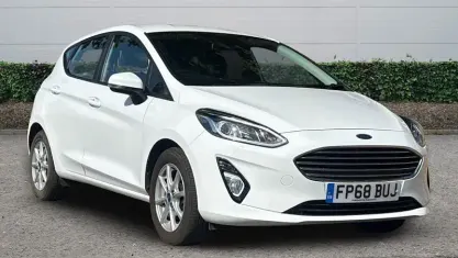 Used Ford Fiesta Zetec 101 HP (74 kW) 2018 White Hatchback