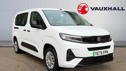New 2025 Vauxhall Combo Design Edition Estate | £20,565 (Fair price)