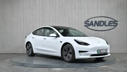 Używany Tesla Model 3 RWD 208 kW (283 KM) 2022 Biały Sedan/Limuzyna