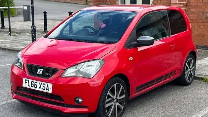 Usado Seat Mii FR-Line 75 HP (55 kW) 2016 Vermelho Citadino