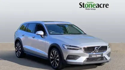 Used Volvo V60 CC 250 HP (183 kW) 2021 Estate