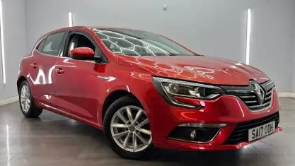 Used Renault Mégane IV Dynamique 110 HP (80 kW) 2017 Red Hatchback