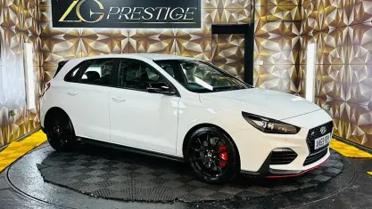 Used Hyundai i30 275 HP (202 kW) 2019 White Hatchback