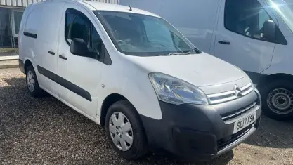 Used Citroën Berlingo 100 HP (73 kW) 2017 White MPV