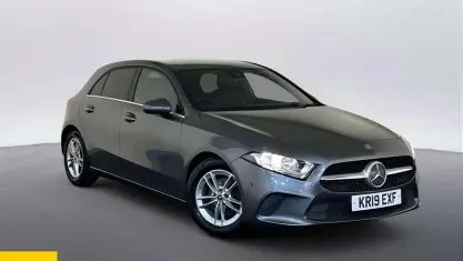Usado Mercedes A180 Executive 116 HP (85 kW) 2019 Cinzento Citadino