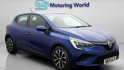 Used Renault Clio V Iconic 140 HP (102 kW) 2022 Hatchback