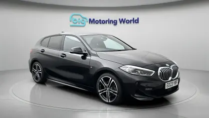 Begagnad BMW 118 M Sport 136 HK (100 kW) 2023 Svart Halvkombi
