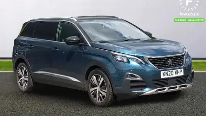 Usado Peugeot 5008 GT-line 131 HP (96 kW) 2020 Verde Monovolume