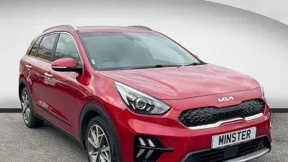 Używany Kia Niro 141 KM (103 kW) 2022 Czerwony SUV