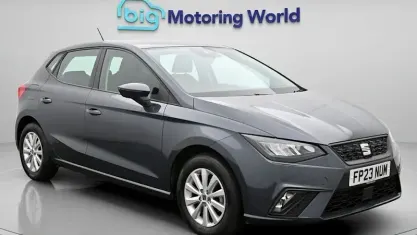 Usado Seat Ibiza SE 80 CV (58 kW) 2023 Gris Utilitario