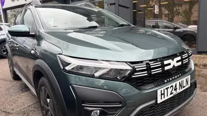 Używany Dacia Sandero Expression 91 KM (66 kW) 2024 Zielony Hatchback