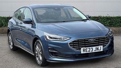 Begagnad Ford Focus Titanium 125 HK (91 kW) 2023 Blå Halvkombi
