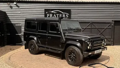 Used Land Rover Defender 124 HP (91 kW) 2015 Black Estate