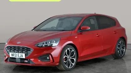 Używany Ford Focus ST-Line X 120 KM (88 kW) 2021 Czerwony Hatchback