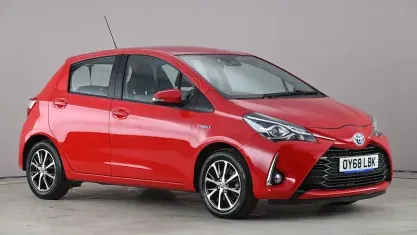 Used Toyota Yaris 101 HP (74 kW) 2018 Red Hatchback