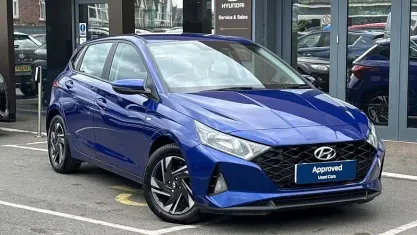 Gebraucht Hyundai i20 SE 101 PS (74 kW) 2023 Blau Kleinwagen