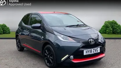 Begagnad Toyota Aygo x-press 69 HK (50 kW) 2018 Grå Halvkombi