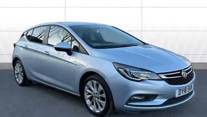 Begagnad Vauxhall Astra Design Edition 101 HK (74 kW) 2018 Silver Halvkombi