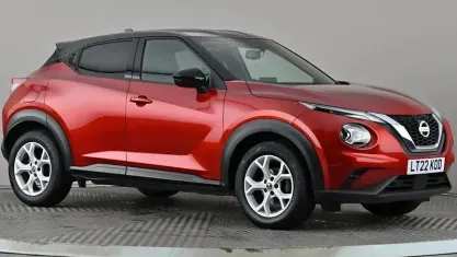 Usado Nissan Juke N-Connecta 114 CV (83 kW) 2022 Rojo SUV
