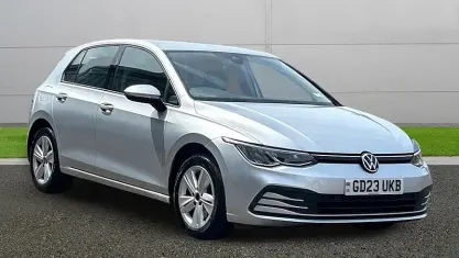 Usado VW Golf VIII Life 150 CV (110 kW) 2023 Plateado Utilitario