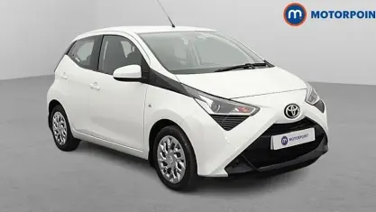 Used Toyota Aygo X-play 72 HP (52 kW) 2020 White Hatchback