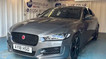 Käytetty Jaguar XE Ingenium 200 HP (147 kW) 2018 Harmaa Sedan