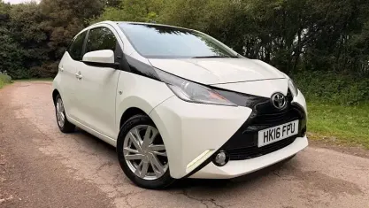 Begagnad Toyota Aygo x-press 69 HK (50 kW) 2016 Halvkombi