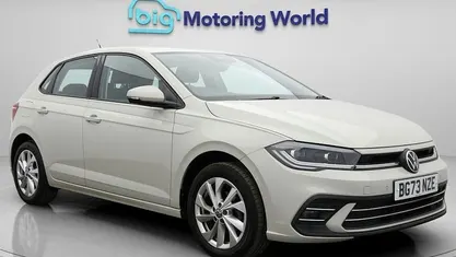 Begagnad VW Polo Style 95 HK (69 kW) 2023 Grå Halvkombi