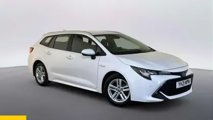 Used Toyota Corolla 122 HP (89 kW) 2021 White Estate