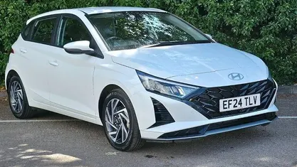 Used Hyundai i20 Advanced 101 HP (74 kW) 2024 Atlas white Hatchback