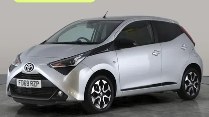 Used Toyota Aygo Trend 72 HP (52 kW) 2019 Silver Hatchback