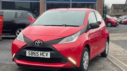 Used Toyota Aygo 69 HP (50 kW) 2015 Red Hatchback