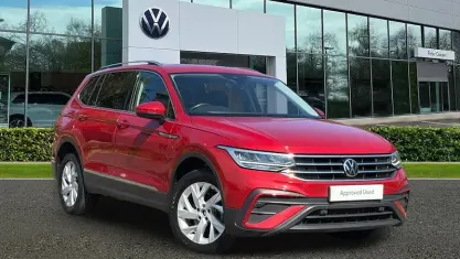 Used VW Tiguan Allspace Life 150 HP (110 kW) 2023 Red SUV