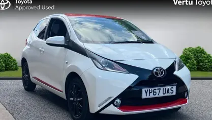 Used Toyota Aygo x-press 69 HP (50 kW) 2017 White flash Hatchback