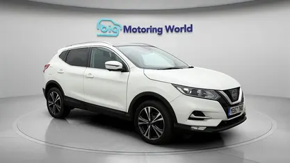 White Used 2017 Nissan Qashqai N-Connecta SUV | £10,200 (Fair price)