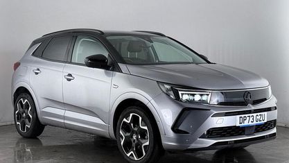 Begagnad Vauxhall Grandland X Ultimate 131 HK (96 kW) 2023 Grå SUV